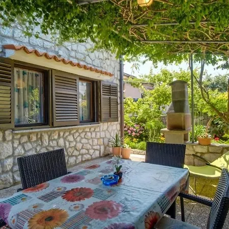 Apartments Saga - Garden And Grill