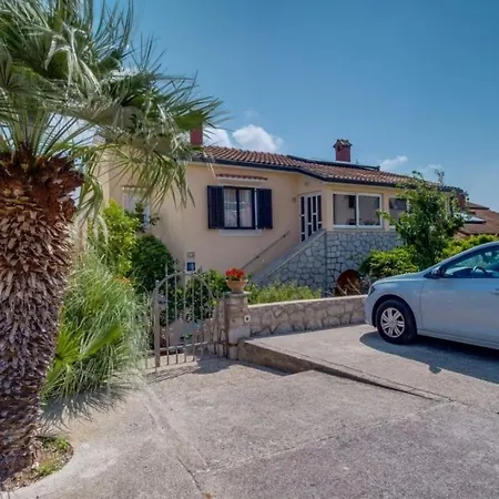 Apartments Saga - Garden And Grill