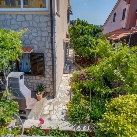 Apartman Apartments Saga - Garden And Grill Mali Lošinj