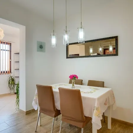 Apartments Saga - Garden And Grill Mali Lošinj