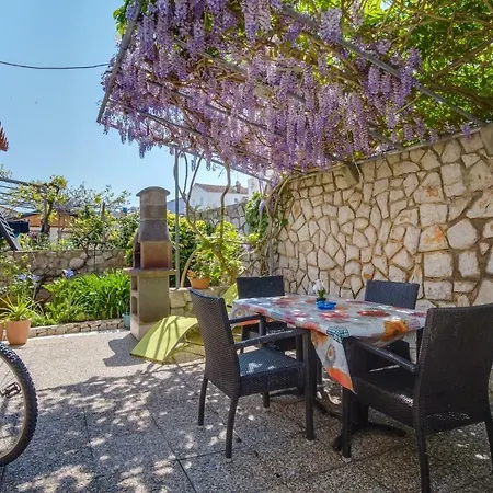 Apartments Saga - Garden And Grill * Mali Lošinj